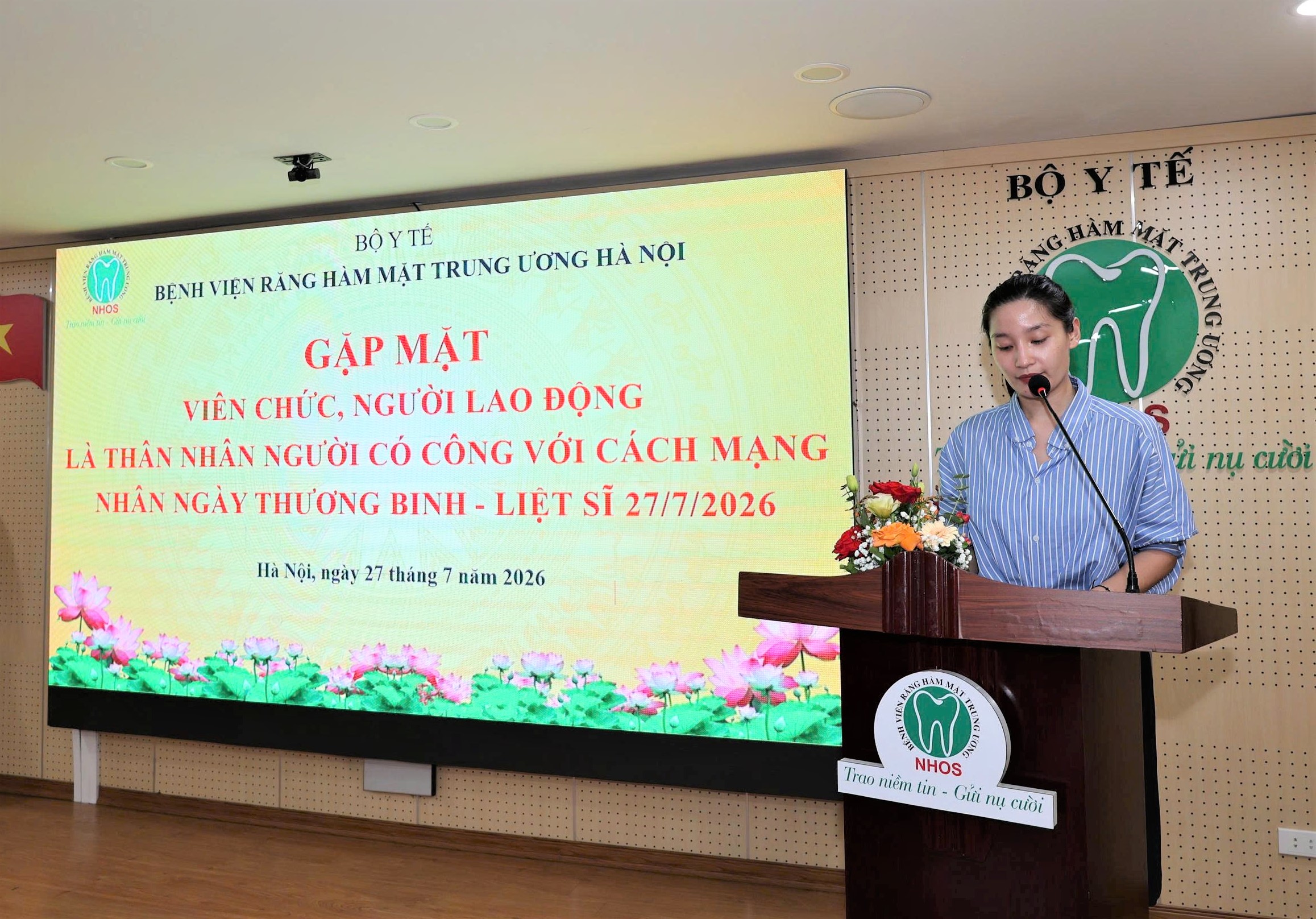 CN. Đặng Phương Thảo đại diện các viên chức, người lao động là thân nhân gia đình thương binh liệt sĩ phát biểu tại buổi gặp mặt